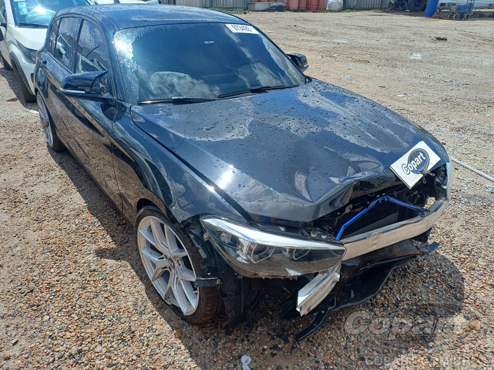 Veículo BMW Serie 1 BMW Serie 1 120i 2.0 16V Twin Turbo 2019 Colisão Pequena Monta 2019 em leilão