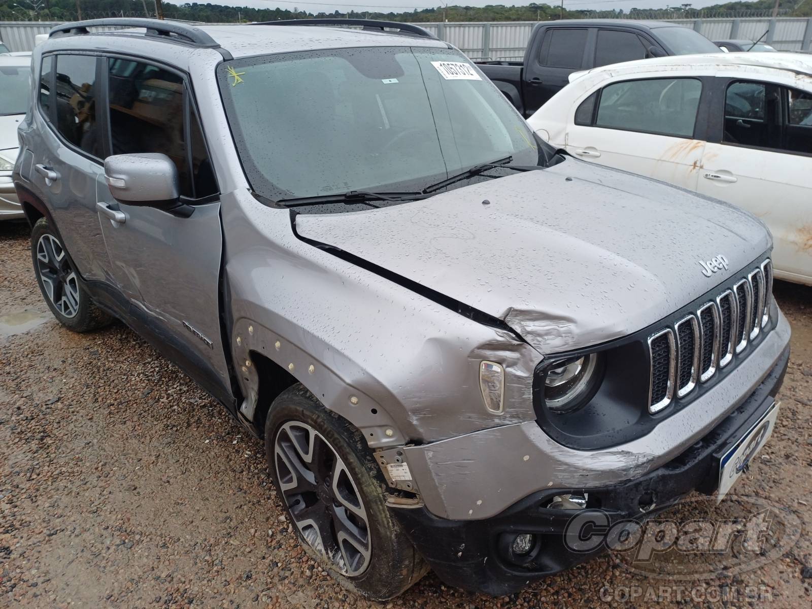 Veículo Fiat Renegade JEEP RENEGADE LONGITUDE 1.8 16V E.TORQ EVO FLEXIVEL ALCOOL/GASOLINA 2021 2021 em leilão
