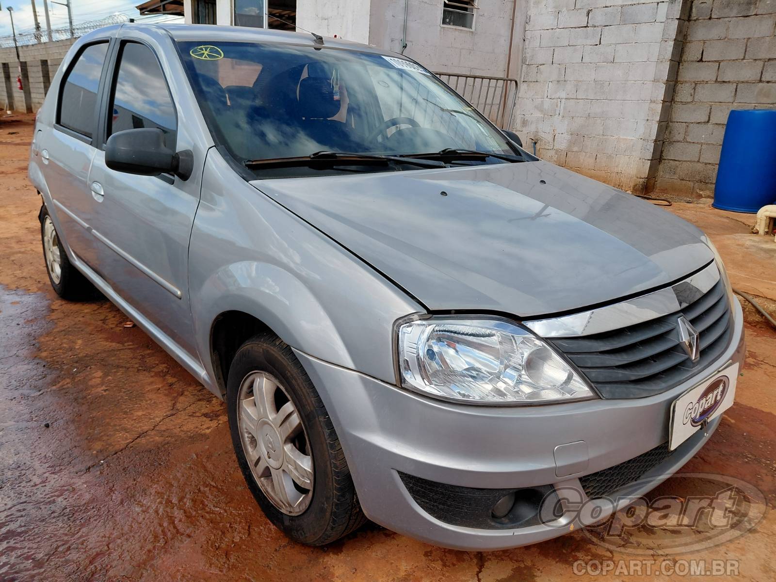 Veículo Renault Logan RENAULT LOGAN 1.0 16V HI-FLEX 2011 em leilão