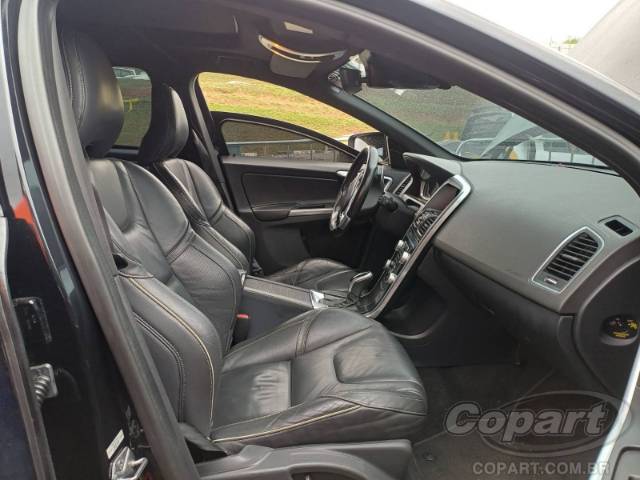 2015 VOLVO XC60 