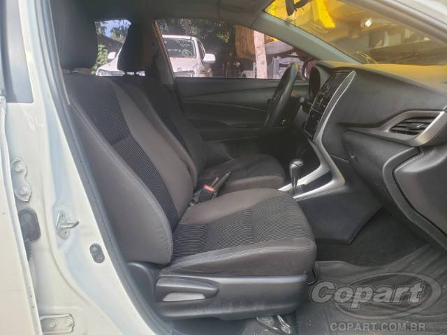 2021 TOYOTA YARIS SEDA 