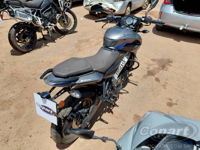 2025 BAJAJ DOMINAR 