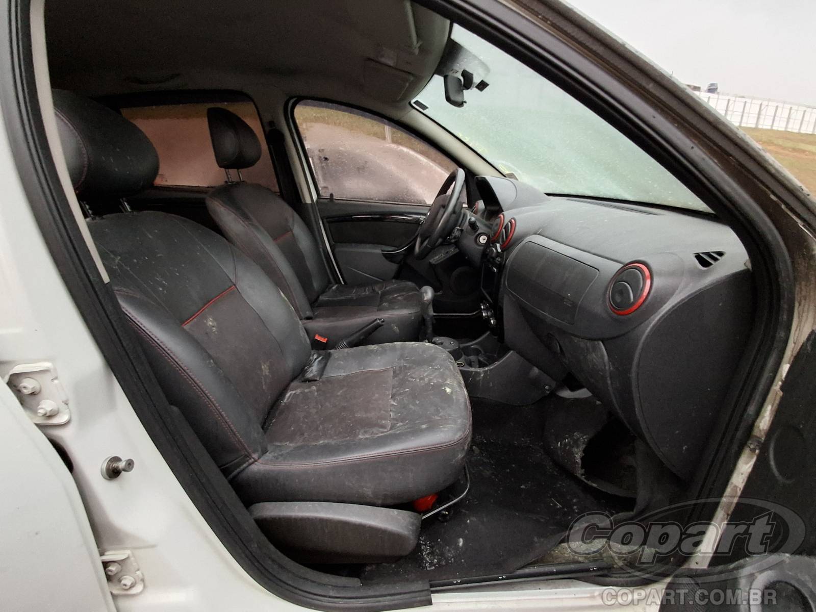 Foto 5: 2014 RENAULT SANDERO