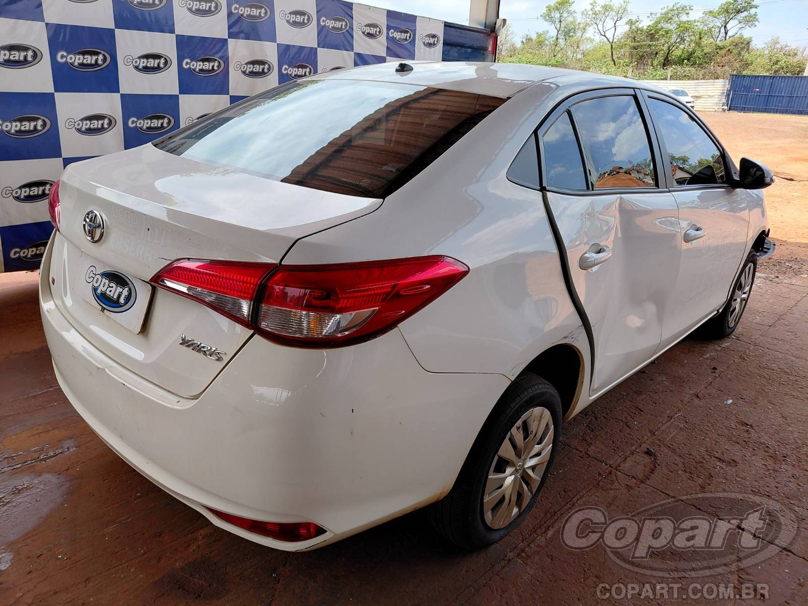 2025 TOYOTA YARIS SEDA — foto 4 de 10