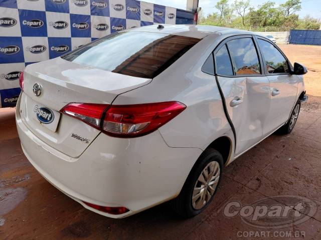 2025 TOYOTA YARIS SEDA 