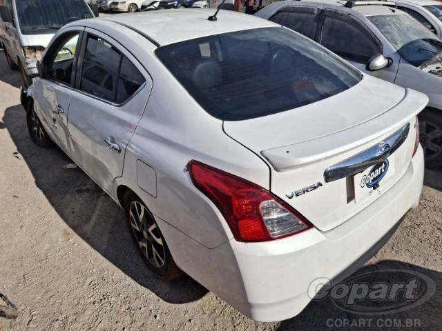 2016 NISSAN VERSA 