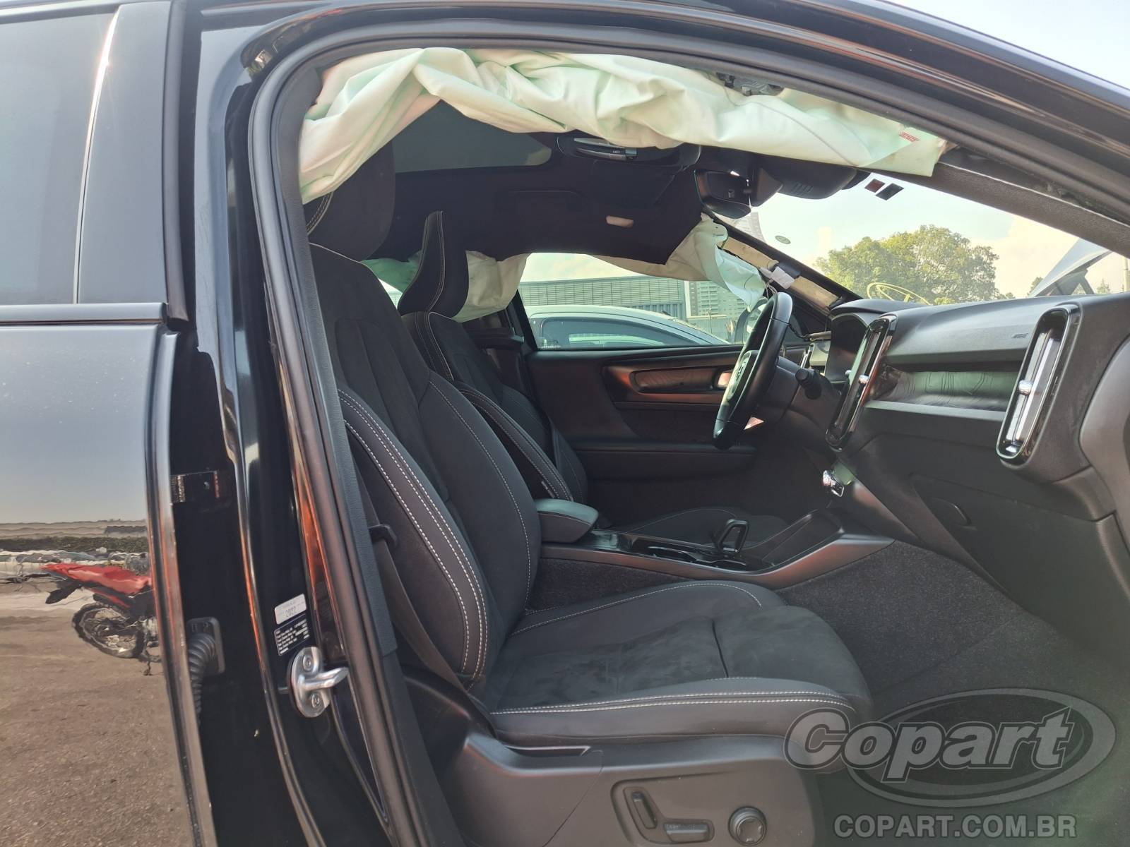 2023 VOLVO C40 — foto 5 de 11