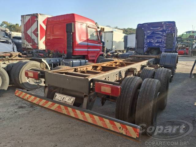 2010 VOLVO VM 