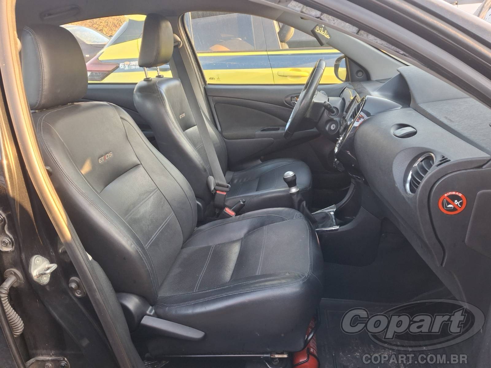 2016 TOYOTA ETIOS SEDA — foto 5 de 10