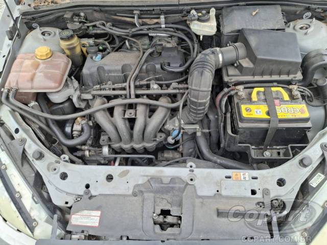 2004 FORD FOCUS 