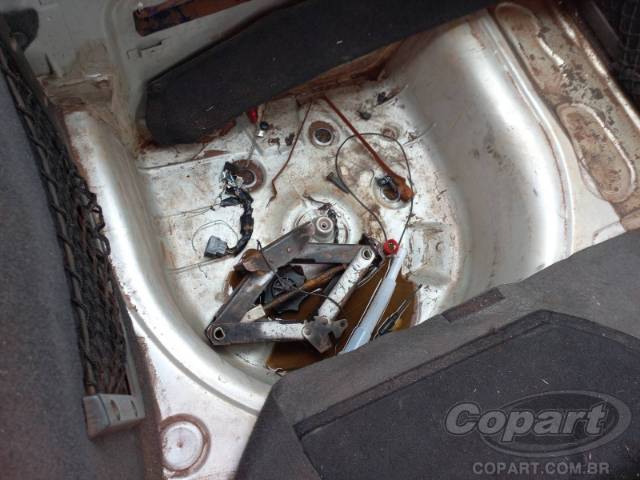 2010 VOLKSWAGEN FOX 
