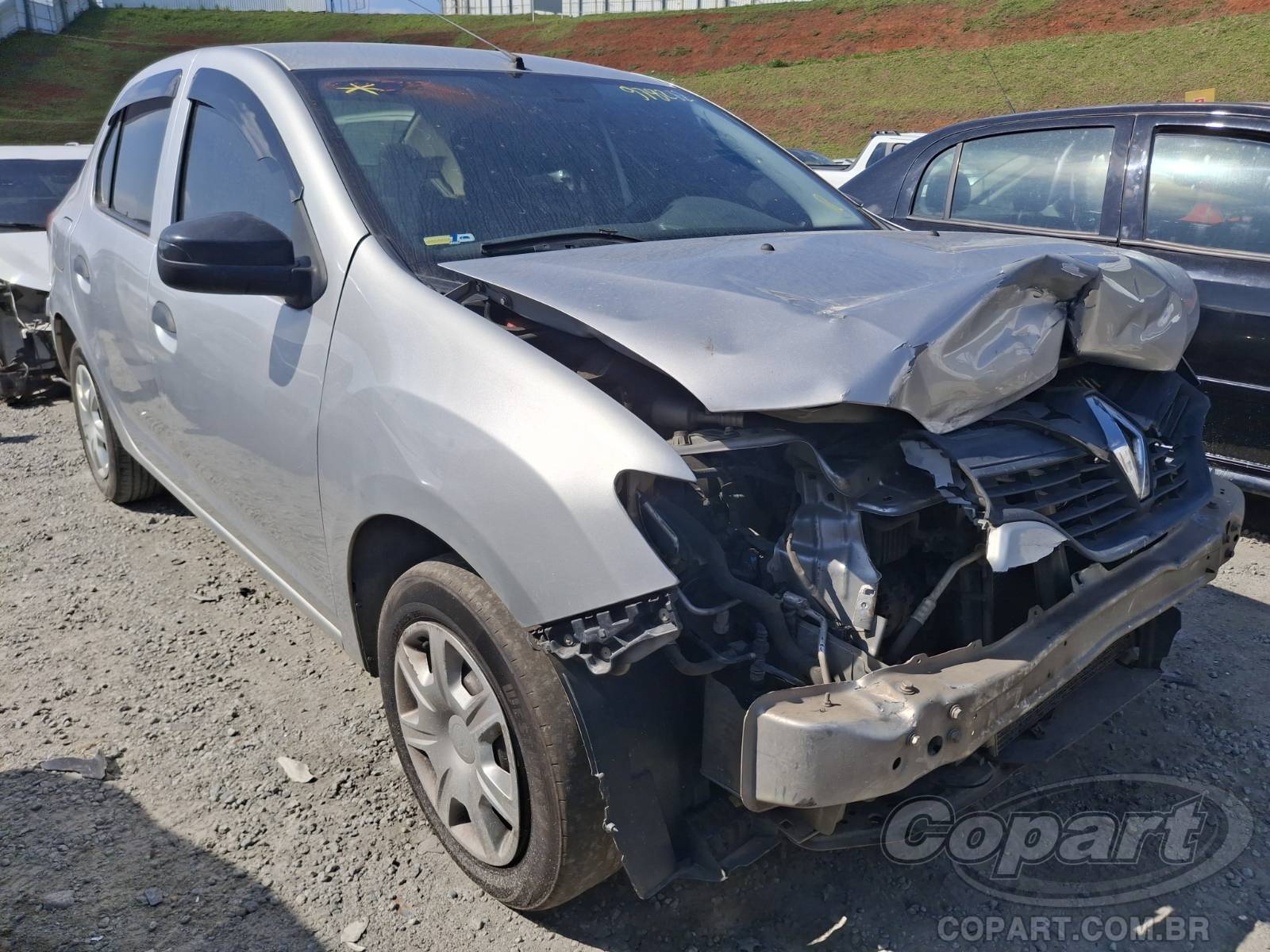 Veículo Renault Logan Renault Logan Autentique 1.0 12V SCe 2018 Médio Dano Frontal 2018 em leilão