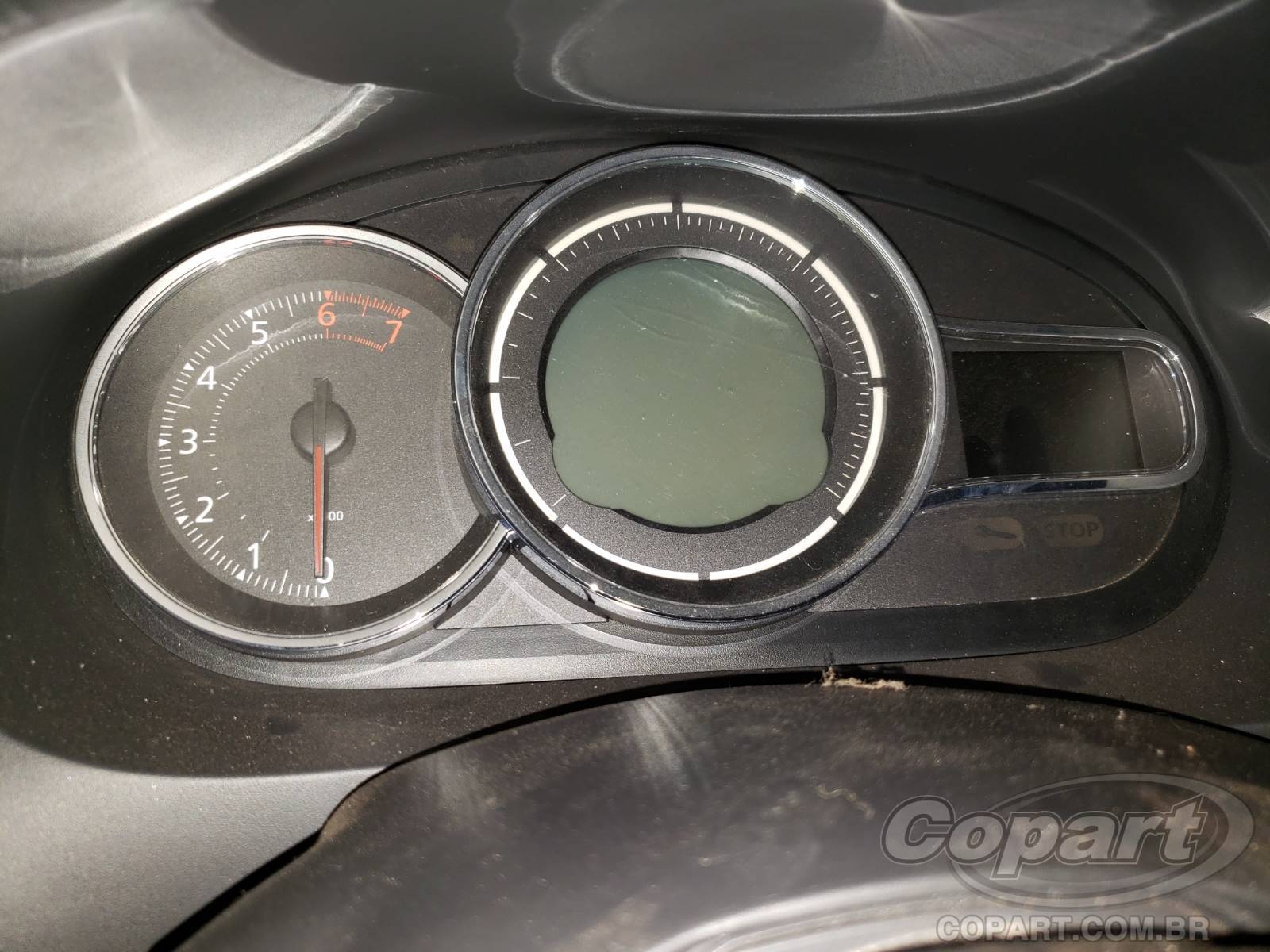 Foto 8 de 10: 2016 RENAULT FLUENCE