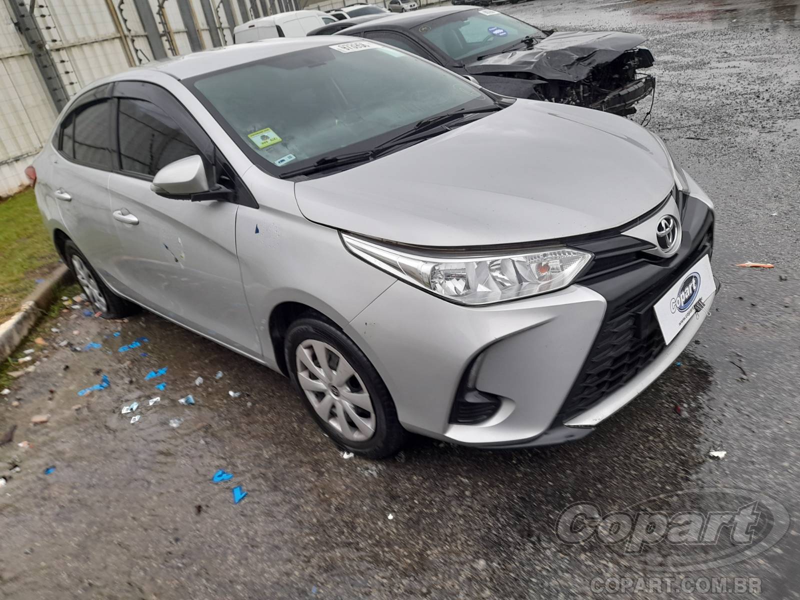 Veículo Toyota Yaris Toyota Yaris Seda XL 1.5 16V Dual VVT-i 2023 Enchente Médio 2023 em leilão