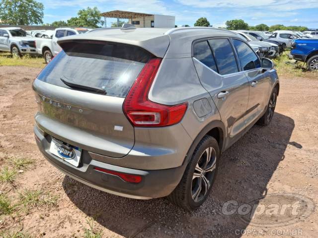 2022 VOLVO XC40 