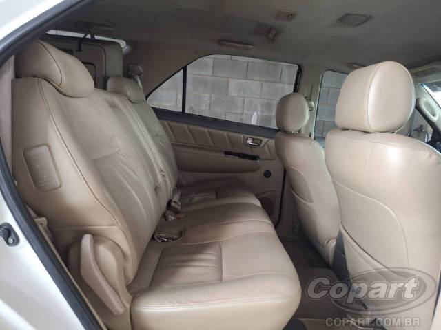 2013 TOYOTA HILUX SW4 