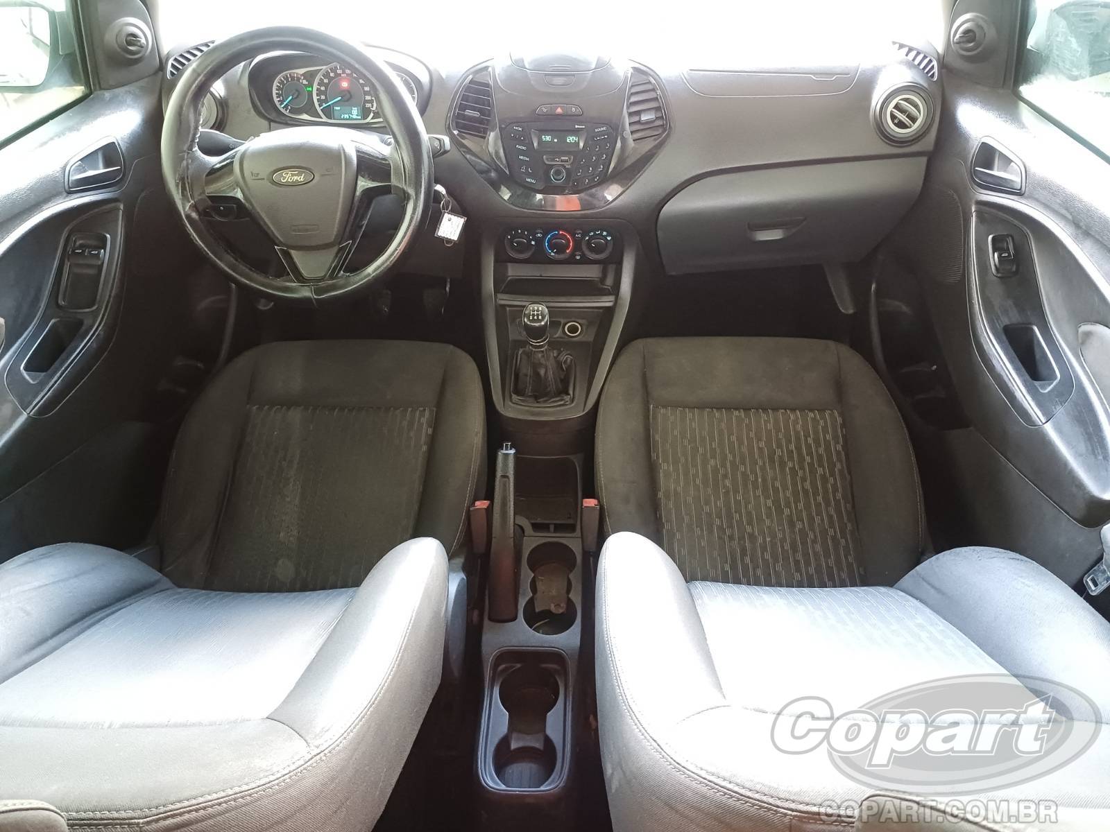 Foto 9 de 10: 2016 FORD KA SEDAN