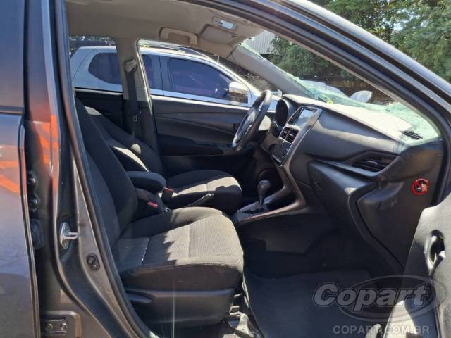2024 TOYOTA YARIS SEDA 