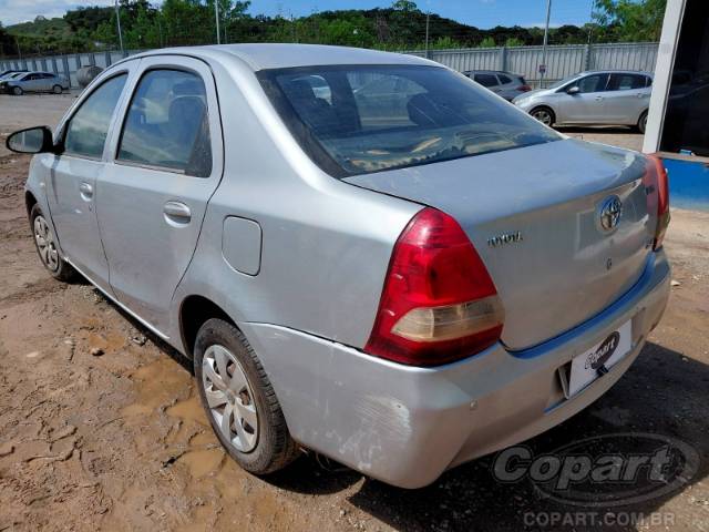 2015 TOYOTA ETIOS SEDA 