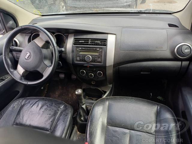 2011 NISSAN LIVINA 