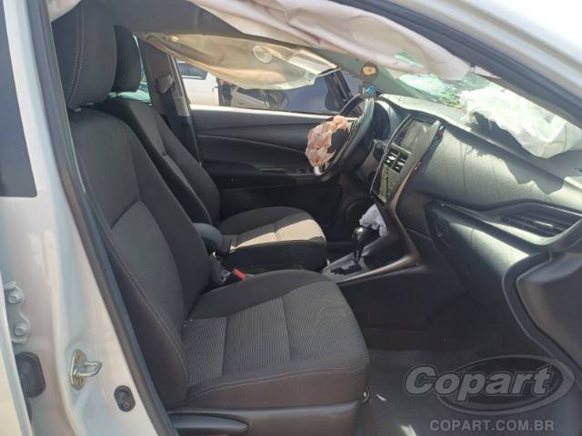 2025 TOYOTA YARIS SEDA 