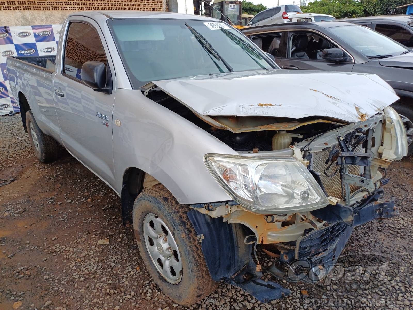 Toyota Hilux CS STD 2.5 D-4D Turbo 2011 Médio Dano Frontal