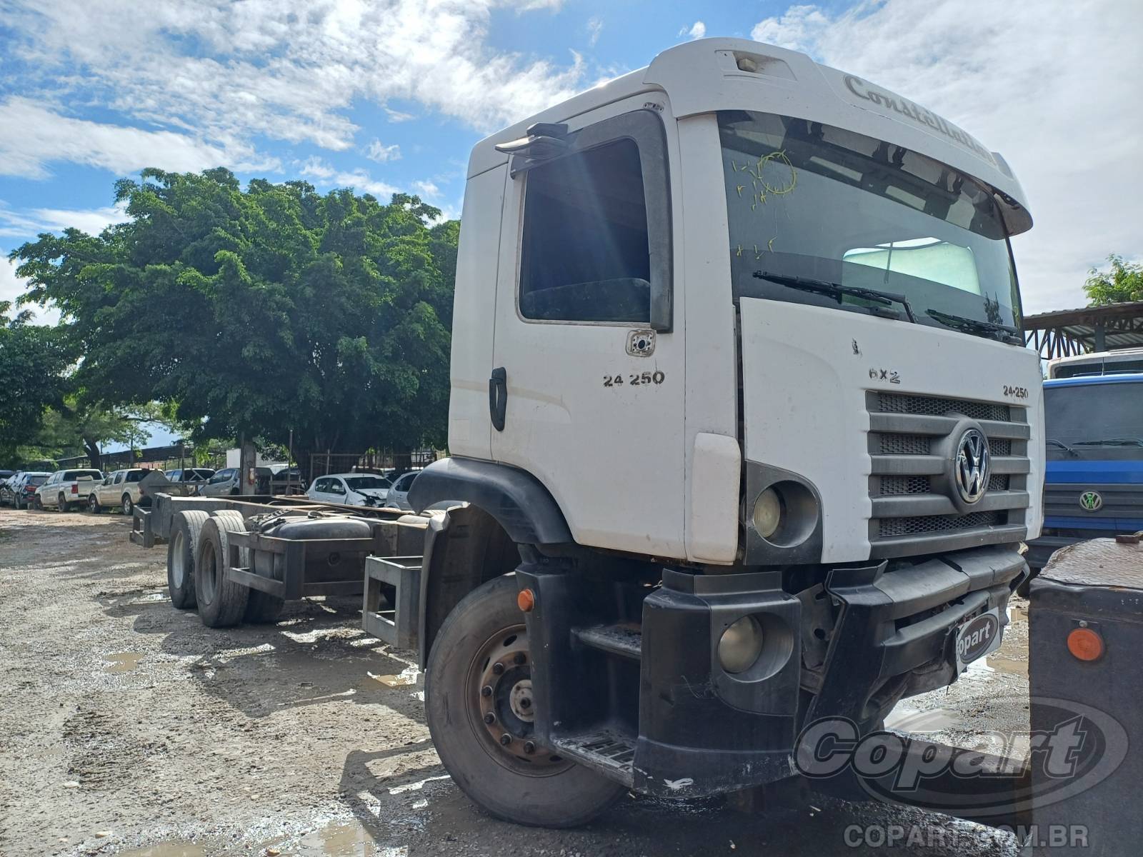 VOLKSWAGEN CONSTELLATION 2011