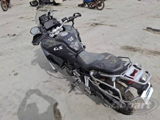 2025 BMW F 900 