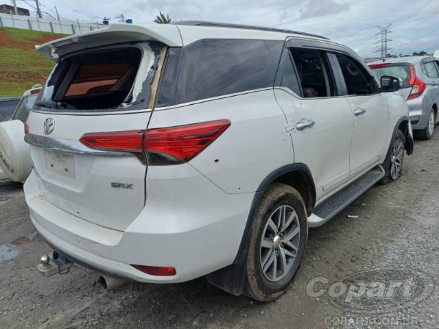 2017 TOYOTA HILUX SW4 