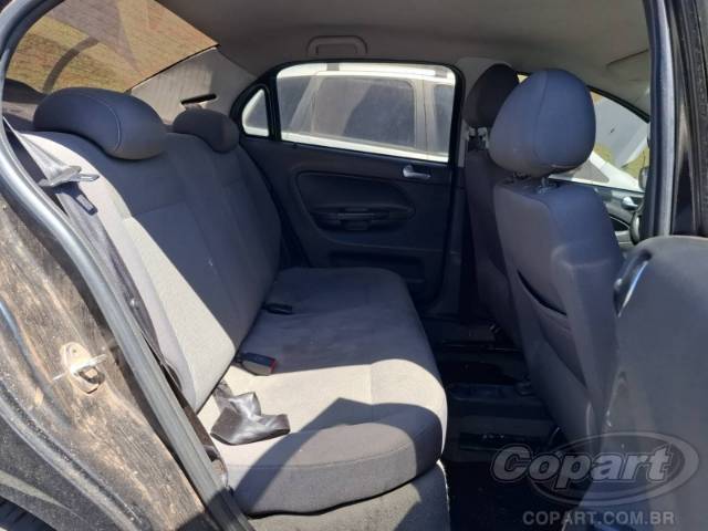 2010 VOLKSWAGEN VOYAGE 