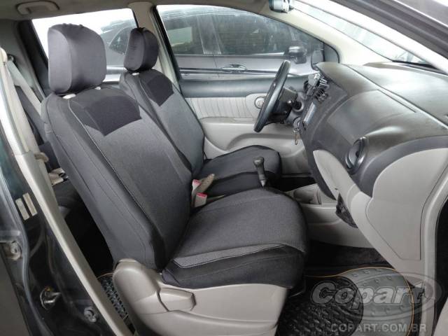 2011 NISSAN LIVINA 