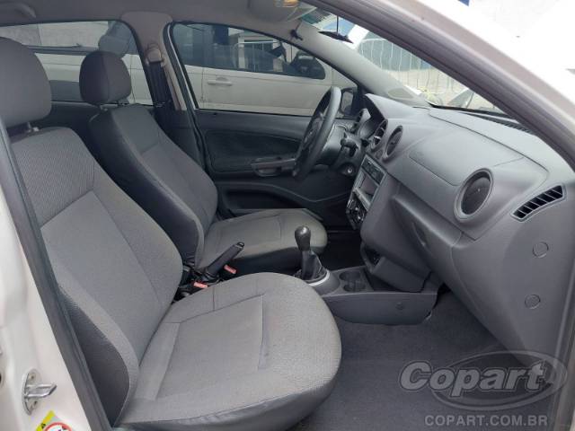 2015 VOLKSWAGEN VOYAGE 