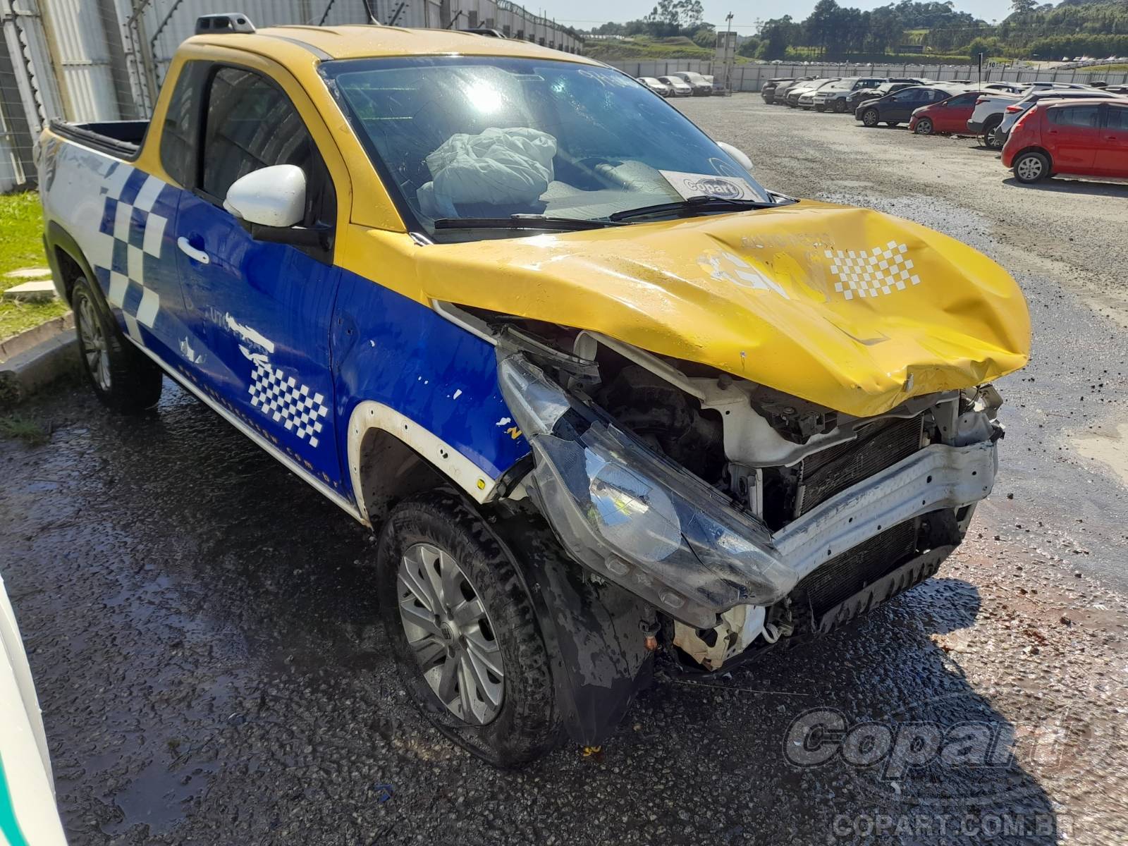 Veículo Fiat Strada Fiat Strada Freedom 1.3 Firefly 2023 Médio Dano Frontal 2023 em leilão