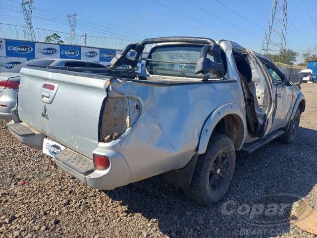 2013 MITSUBISHI L200 TRITON 