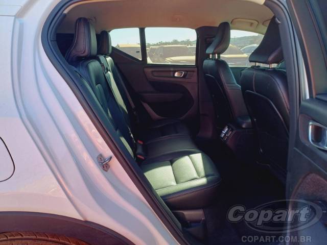 2020 VOLVO XC40 