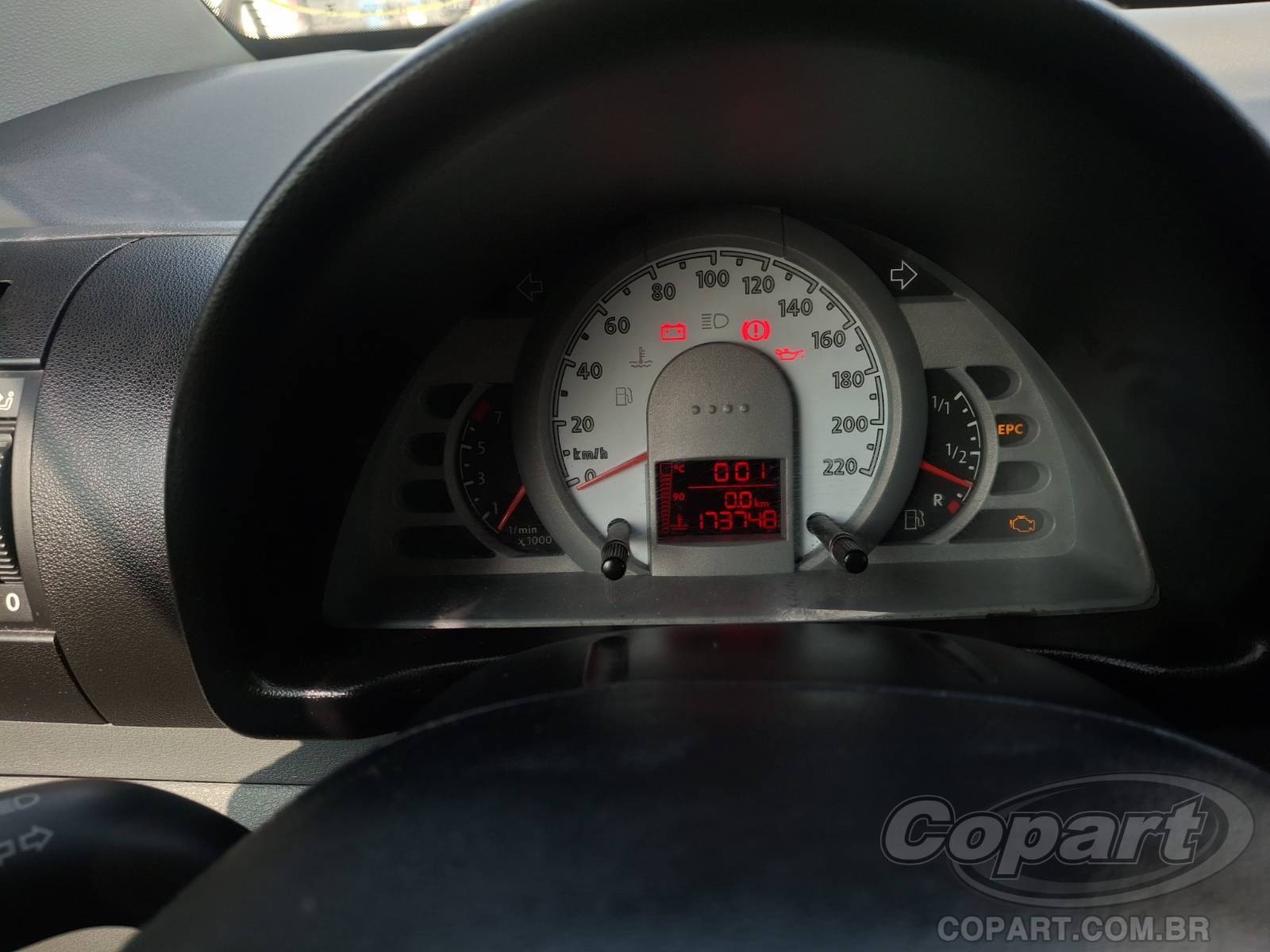 2010 VOLKSWAGEN SPACEFOX — foto 8 de 10