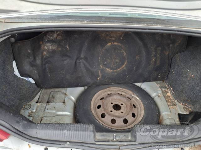 2003 FORD FOCUS SEDAN 