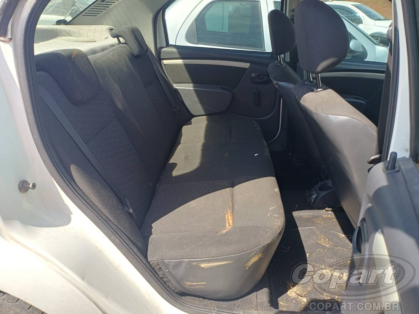 Foto 6 de 11: 2010 RENAULT LOGAN