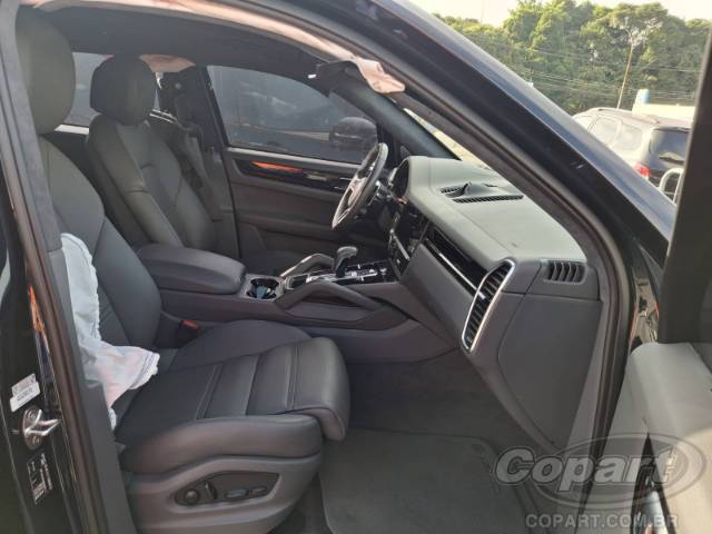 2022 PORSCHE CAYENNE 