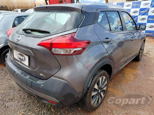 2017 NISSAN KICKS 