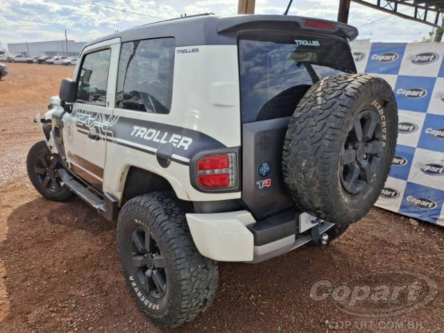 2021 TROLLER T4 