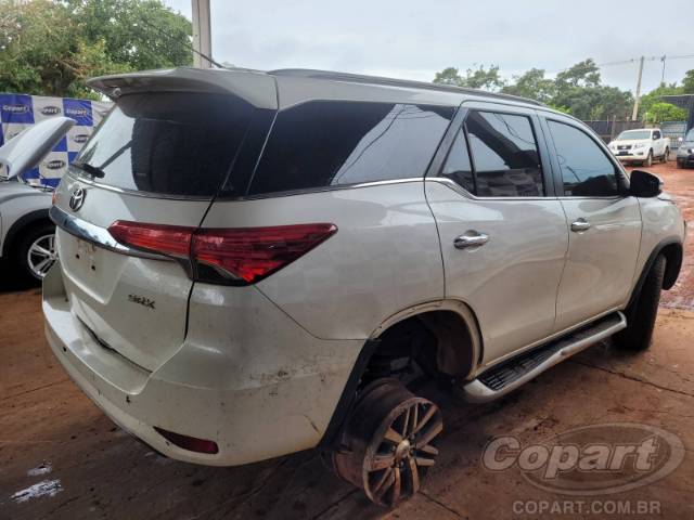 2016 TOYOTA HILUX SW4 