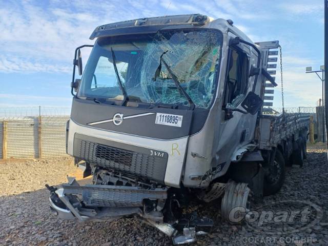 2025 VOLVO VM 