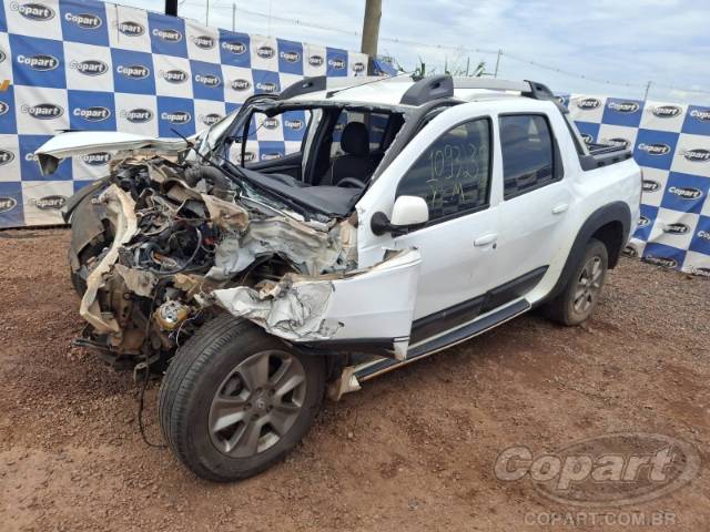 2022 RENAULT DUSTER OROCH 