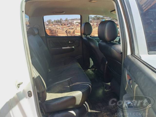 2015 TOYOTA HILUX CD 