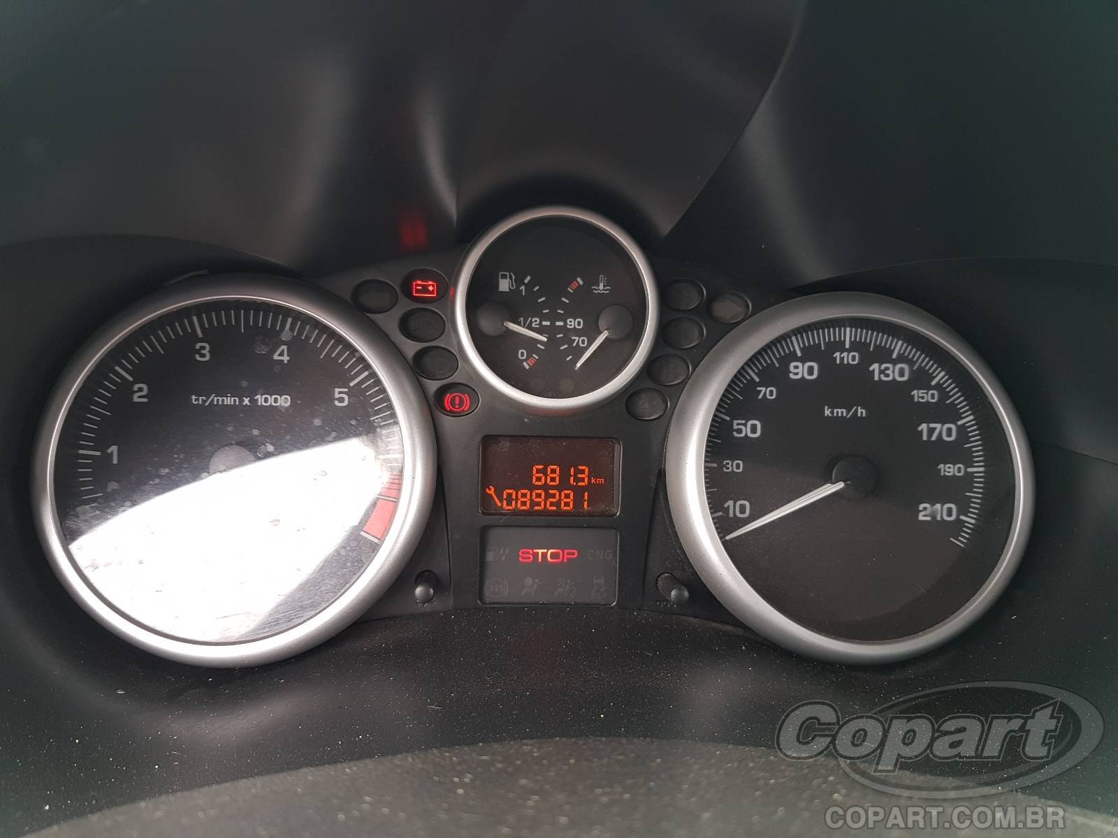 Foto 8 de 10: 2010 PEUGEOT 207 PASSION