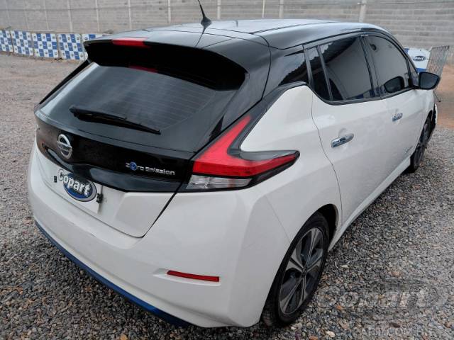 2022 NISSAN LEAF 