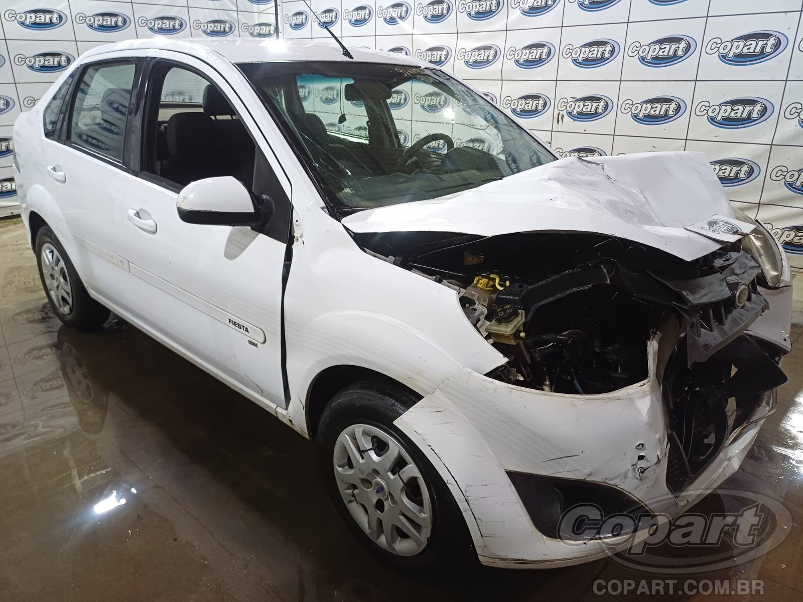 Veículo Ford Fiesta Ford Fiesta Sedan Flex 1.6 RoCam 2014 Médio Dano Frontal 2014 em leilão