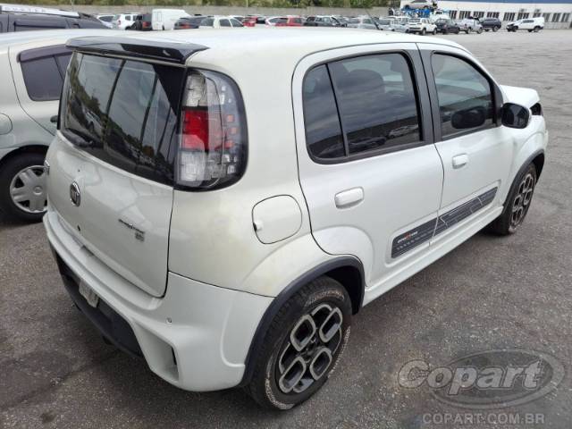 2015 FIAT UNO 