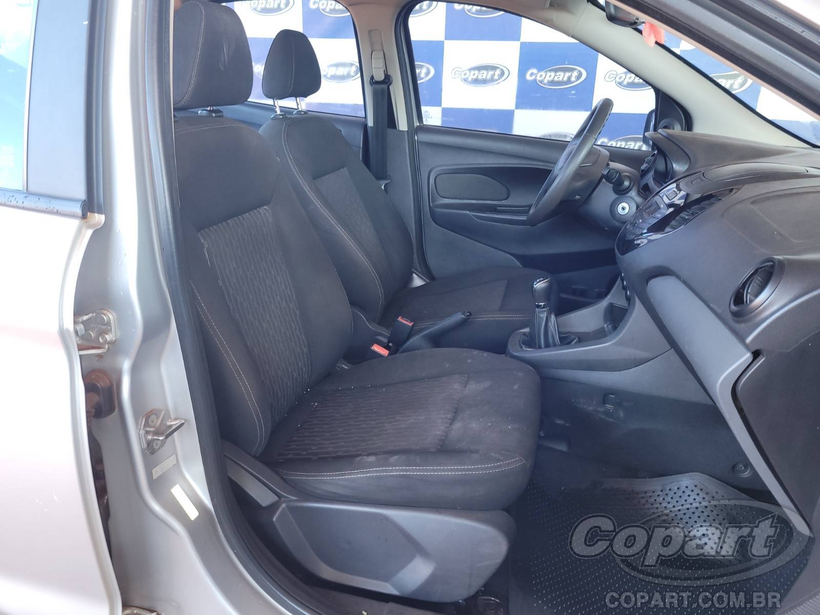 2017 FORD KA SEDAN — foto 5 de 10